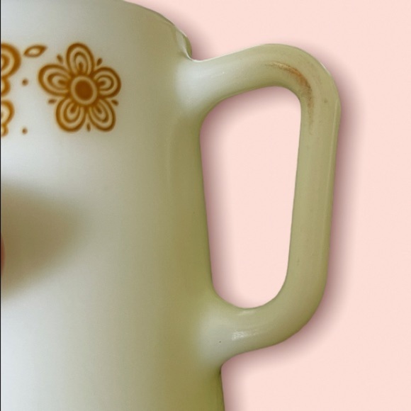 VINTAGE Pyrex Butterfly Gold milk glass mugs 4pc - Picture 5 of 6